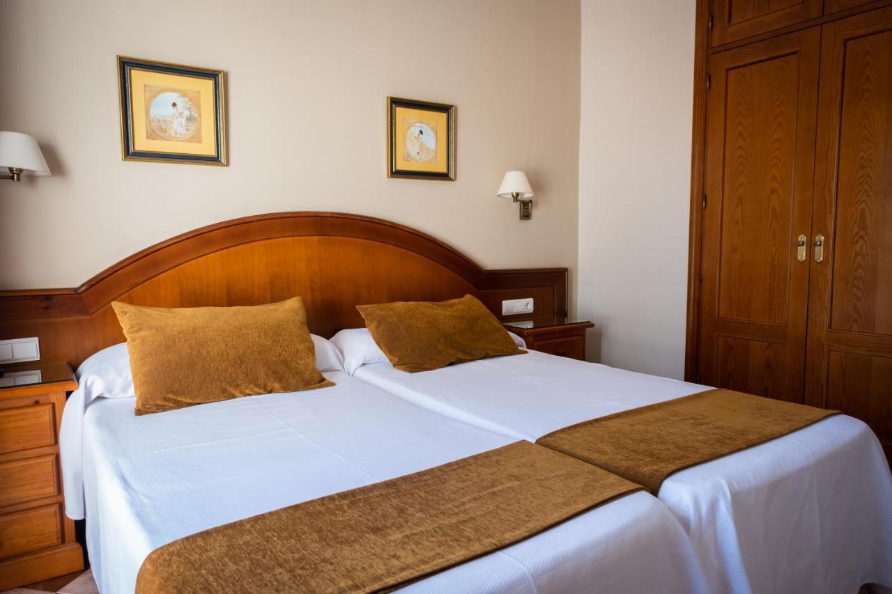 Hostal Cabo Roche Кониль-де-ла-Фронтера Экстерьер фото