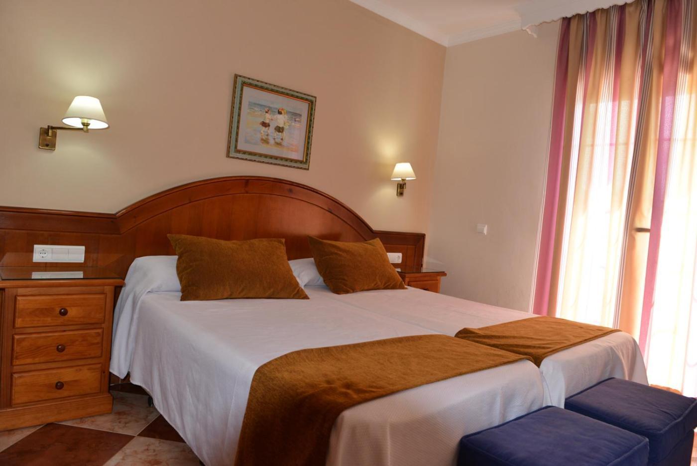 Hostal Cabo Roche Кониль-де-ла-Фронтера Экстерьер фото